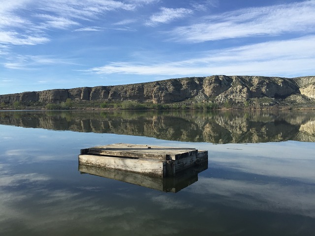 raft in deep water